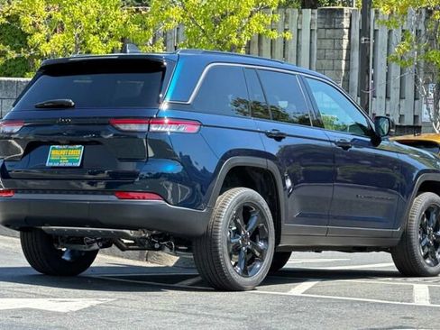 New 2026 Jeep Grand Cherokee Limited w/ Limited Altitude Package AWD/4WD image 4