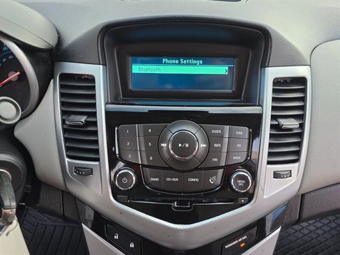 Used 2013 Chevrolet Cruze LS image 33