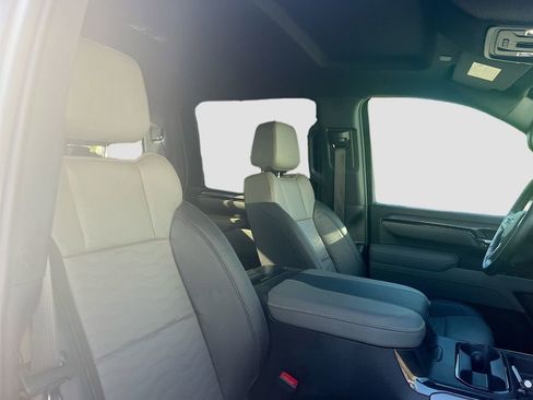 Used 2025 Chevrolet Silverado 2500 ZR2 w/ Technology Package AWD/4WD image 28