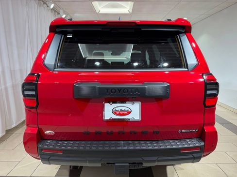 Certified 2025 Toyota 4Runner TRD Off-Road Premium AWD/4WD image 4