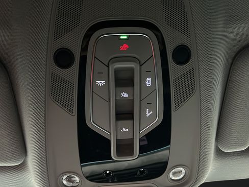 Used 2022 Audi e-tron Prestige w/ Prestige Package AWD/4WD image 32