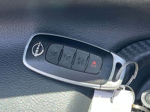 Used 2025 Nissan Versa SV FWD image 21