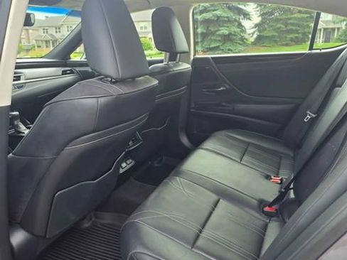 Used 2019 Lexus ES 300h w/ Accessory Package FWD image 5