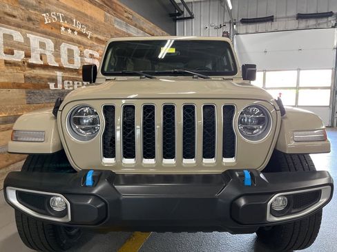 Used 2022 Jeep Wrangler Unlimited Sahara w/ Cold Weather Group AWD/4WD image 6