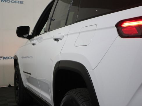 New 2026 Jeep Grand Cherokee Altitude AWD/4WD image 10