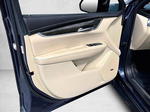 Used 2018 Cadillac XT5 FWD w/ LPO, Wheel Lock Package image 18