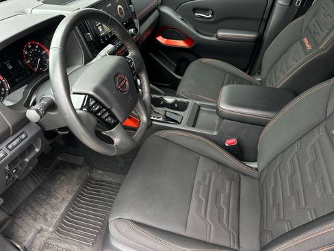 Used 2025 Nissan Frontier PRO-4X AWD/4WD image 9