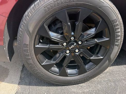 Used 2022 Kia Carnival EX FWD image 9