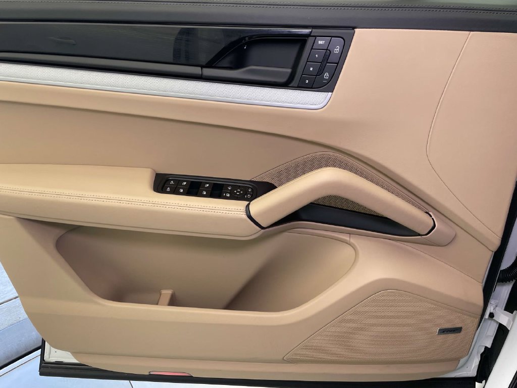 Certified 2024 Porsche Cayenne AWD/4WD image 34