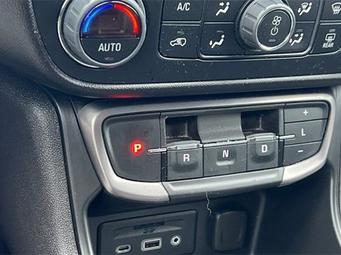 Used 2024 GMC Terrain AT4 image 27