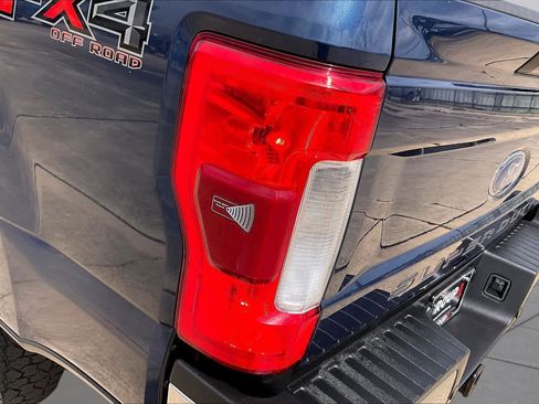 Used 2017 Ford F250 Lariat w/ FX4 Off-Road Package AWD/4WD image 29