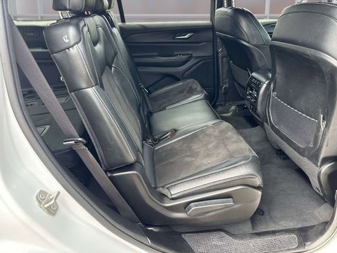 Used 2023 Jeep Grand Cherokee L Laredo image 18