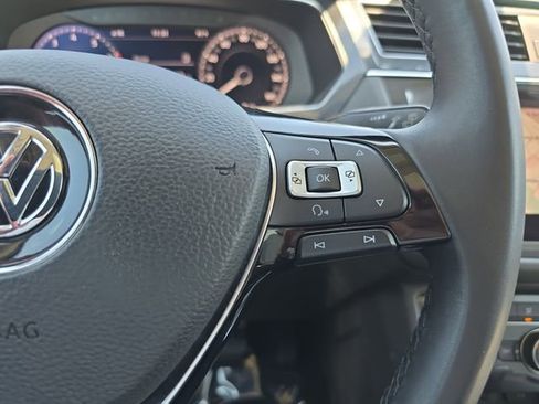 Used 2018 Volkswagen Tiguan SEL Premium AWD/4WD image 21