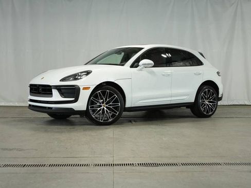 Certified 2025 Porsche Macan AWD/4WD image 1
