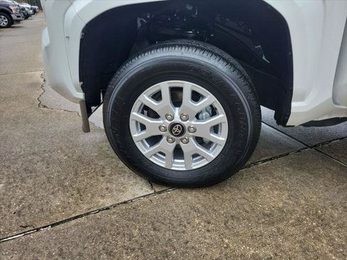 Certified 2026 Toyota Tacoma SR5 AWD/4WD image 29