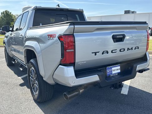 Used 2025 Toyota Tacoma TRD Sport w/ TRD Sport Upgrade Package image 8
