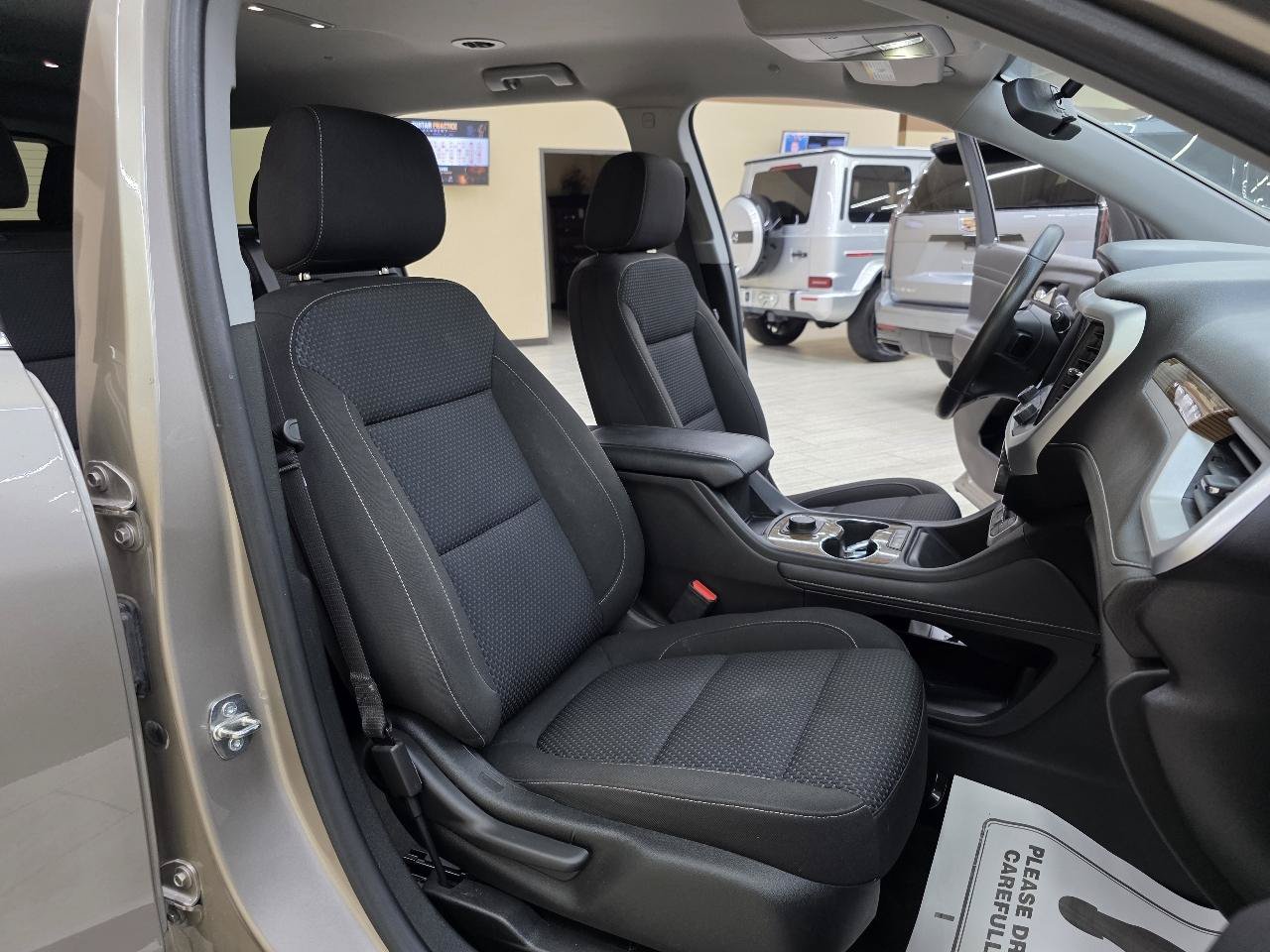Used 2022 GMC Acadia SLE FWD image 20