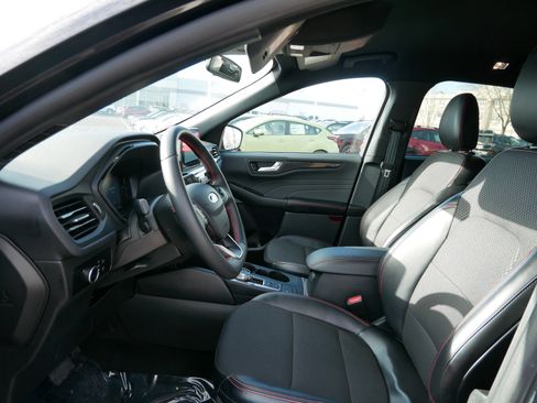 Used 2025 Ford Escape ST-Line image 32