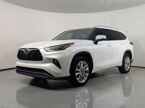 Used 2021 Toyota Highlander Limited image 3