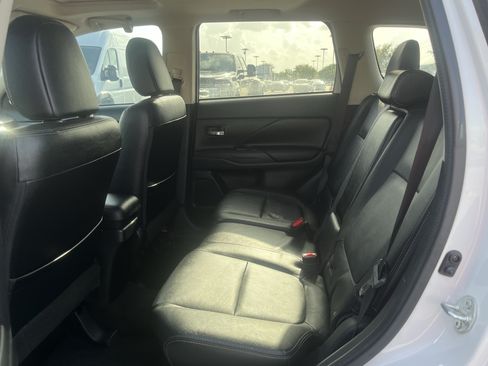 Used 2018 Mitsubishi Outlander GT AWD/4WD image 32
