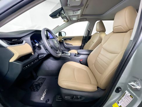 Used 2023 Toyota RAV4 XLE Premium image 14