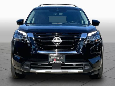 Certified 2024 Nissan Pathfinder Platinum FWD image 4