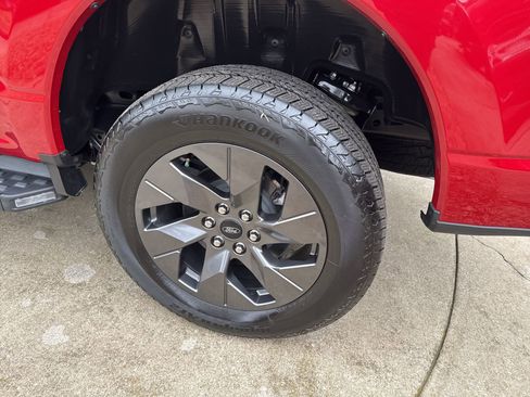 Used 2023 Ford F150 Lightning Lariat image 17