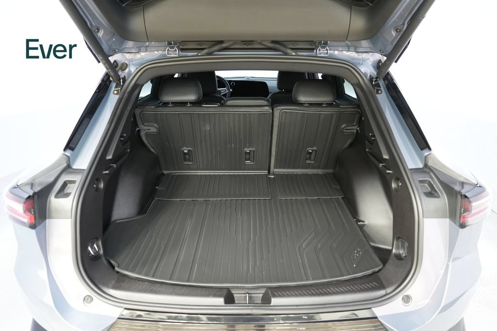 Used 2024 Chevrolet Equinox EV LT w/ LPO, Blackout Package FWD image 8