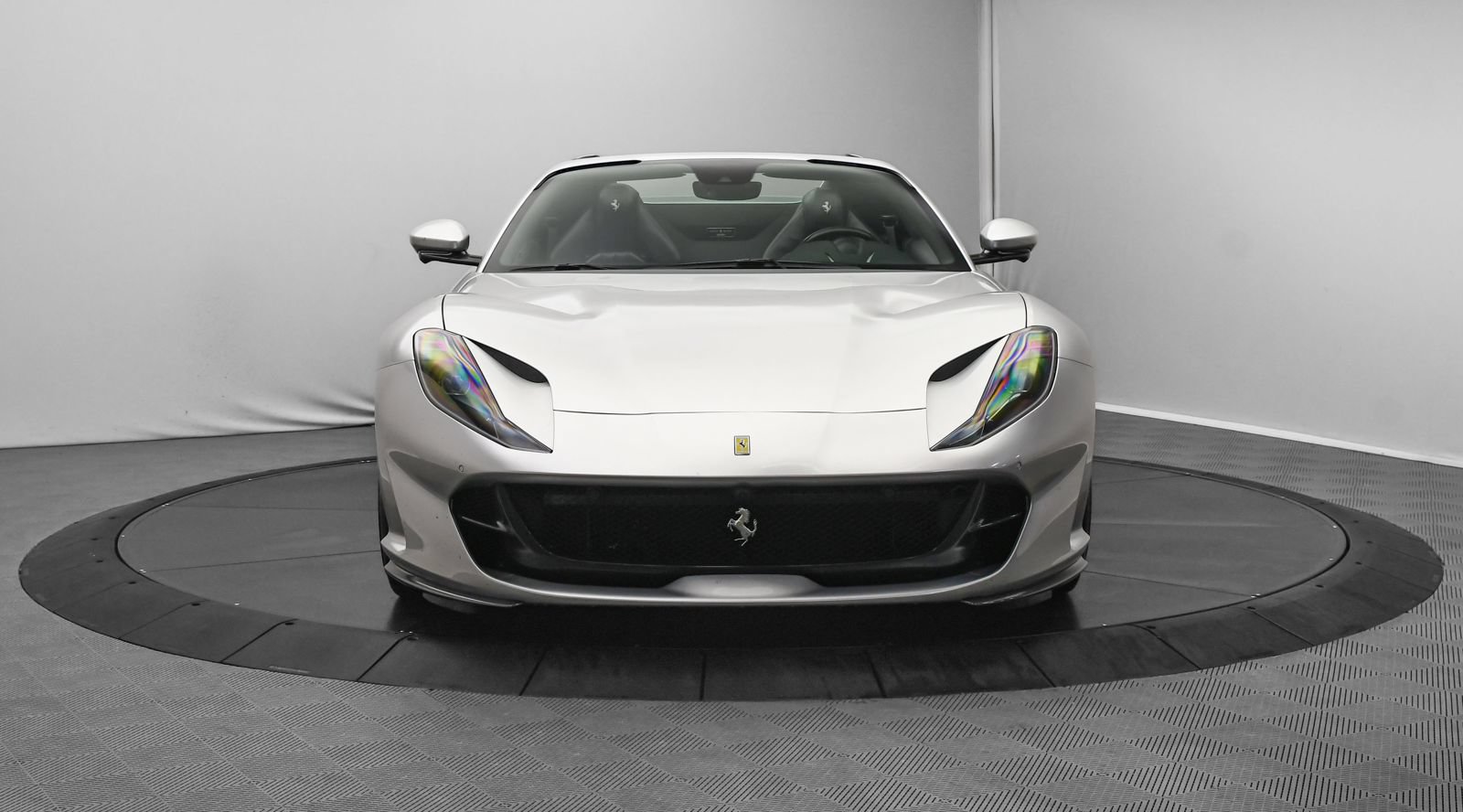 Used 2022 Ferrari 812 GTS RWD image 2