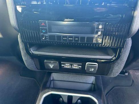 New 2025 Jeep Wagoneer L Series II w/ Convenience Group I AWD/4WD image 6