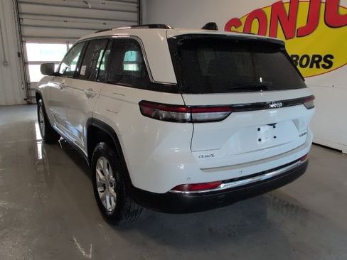 Used 2023 Jeep Grand Cherokee Limited AWD/4WD image 3
