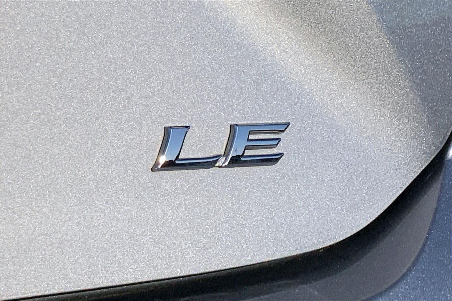 Used 2025 Toyota Camry LE FWD image 10