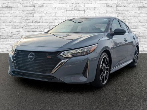 Used 2024 Nissan Sentra SR w/ SR Premium Package image 2