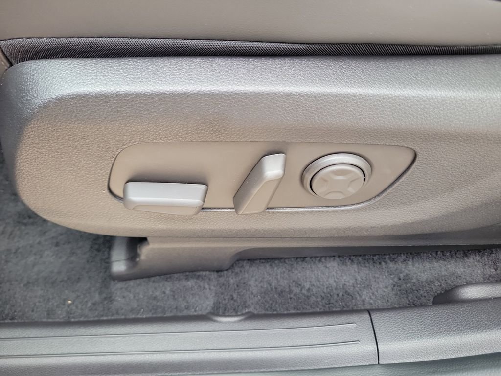 New 2026 Kia Carnival FWD image 23