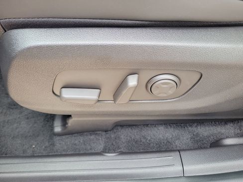 New 2026 Kia Carnival FWD image 23