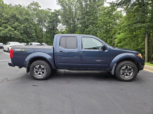 Used 2015 Nissan Frontier PRO-4X AWD/4WD image 2