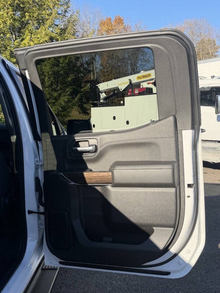 Used 2019 Chevrolet Silverado 1500 RST AWD/4WD image 32