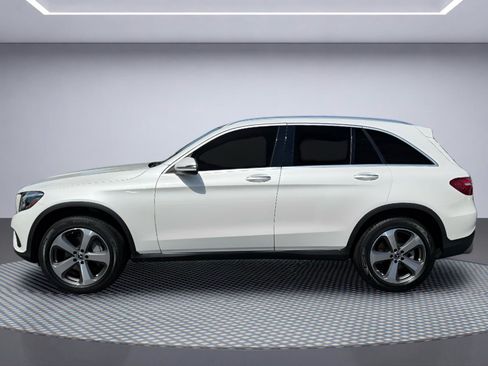 Used 2018 Mercedes-Benz GLC 300 4MATIC image 3