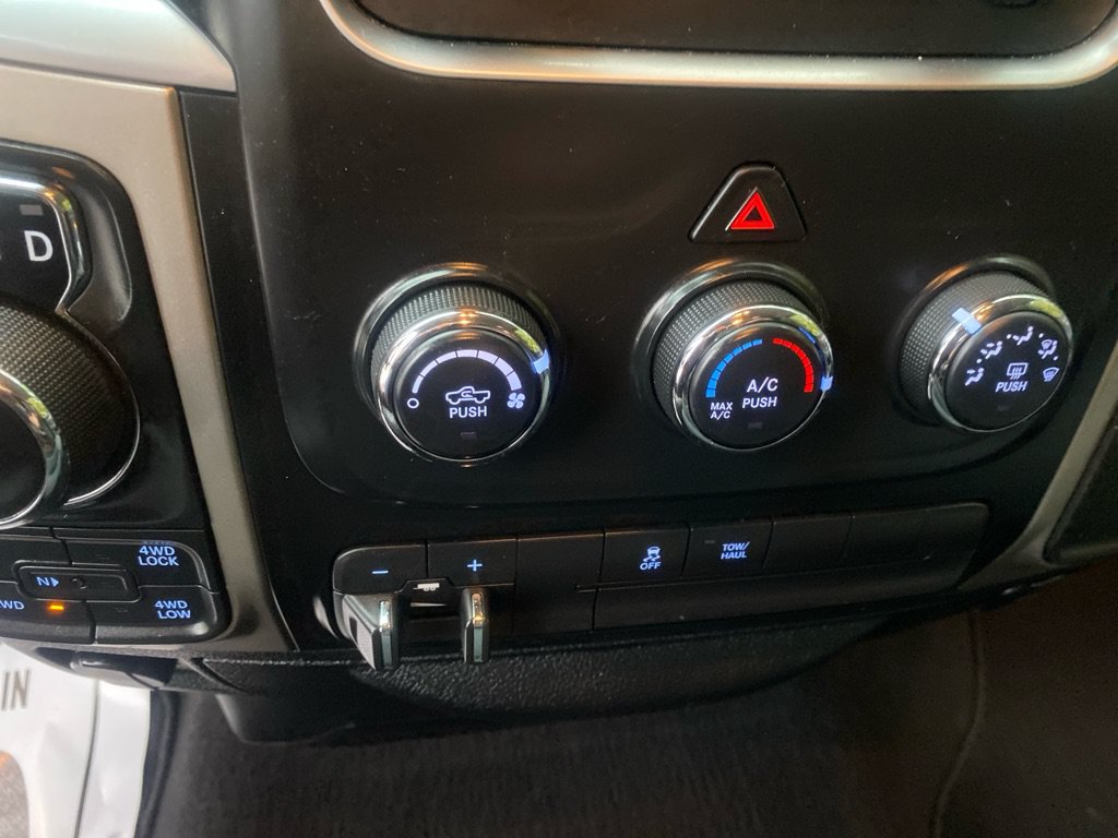 Used 2016 RAM 1500 Classic SLT AWD/4WD image 17