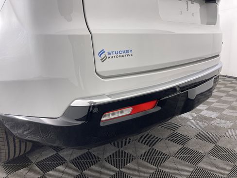 Used 2024 Jeep Wagoneer L Series III w/ Premium Group I image 7