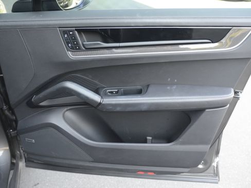 Certified 2024 Porsche Cayenne S AWD/4WD image 25