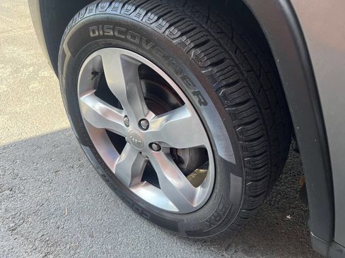 Used 2012 Jeep Grand Cherokee Overland w/ Trailer Tow Group IV image 9