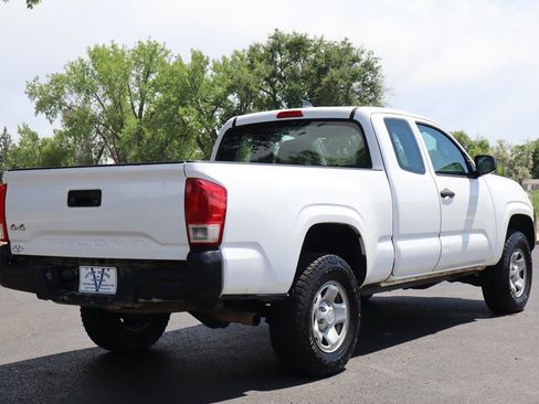 Used 2016 Toyota Tacoma SR AWD/4WD image 5