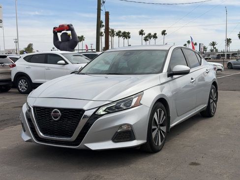 Used 2022 Nissan Altima 2.5 SV w/ SV Premium Package image 1