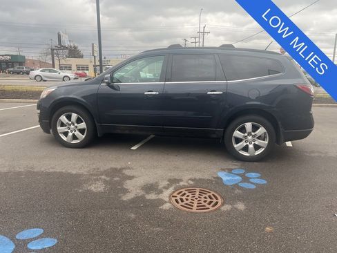 Used 2017 Chevrolet Traverse LT w/ Style and Technology Package image 6