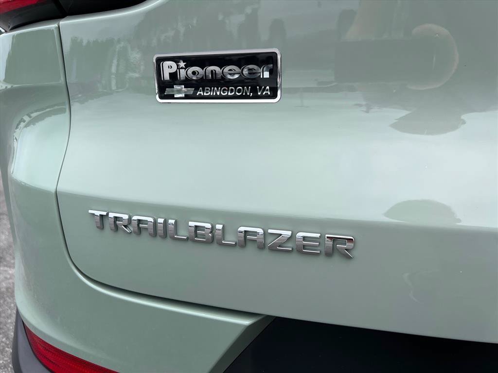 Used 2025 Chevrolet TrailBlazer ACTIV FWD image 11
