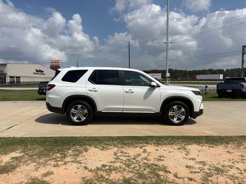 Certified 2025 Honda Pilot EX-L image 9