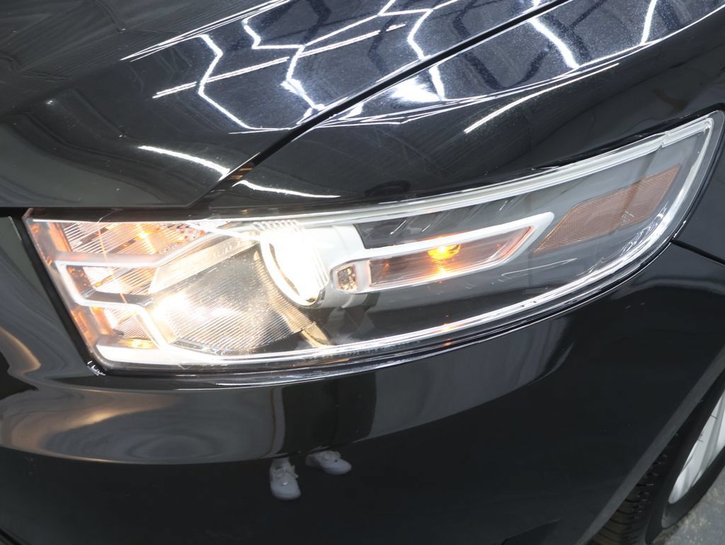 Used 2018 Ford Taurus SEL w/ Equipment Group 201A AWD/4WD image 29