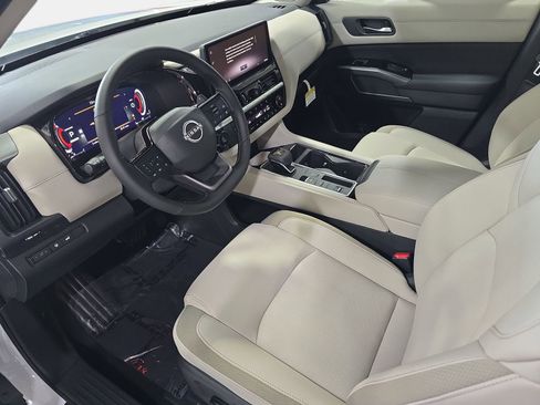 New 2026 Nissan Pathfinder SL image 16