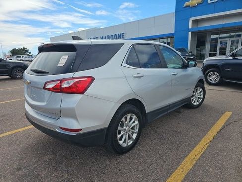 Used 2021 Chevrolet Equinox LT image 3